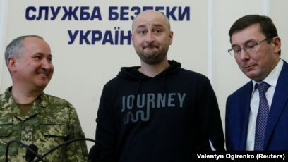 Главный телеканал Грузии Рустави 2, ведущий в прямом эфире  кроет матом Путина