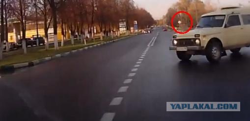 ДТП Икассаторский авто и девушка на Рено