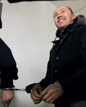 У главного свердловского борца с коррупцией Андрея Дьякова нашли целый автопарк элитных автомобилей.
