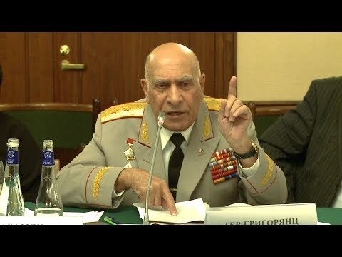 Бывший главком армии Армении отказался от паспорта республики