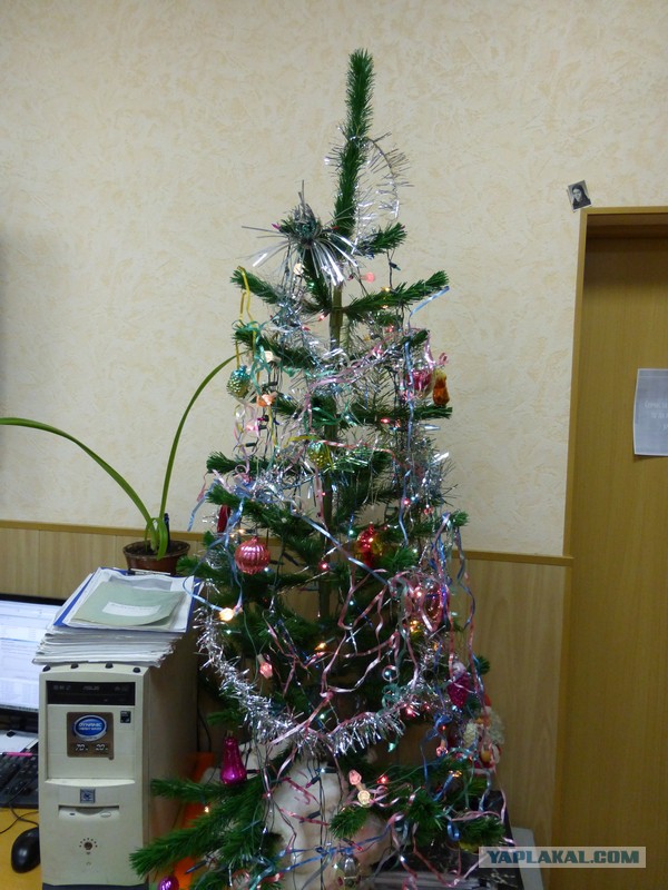 Наряжаем елочку =)