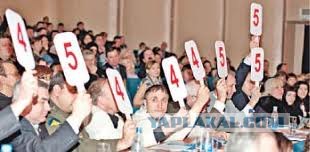 Думает, что любит тебя!