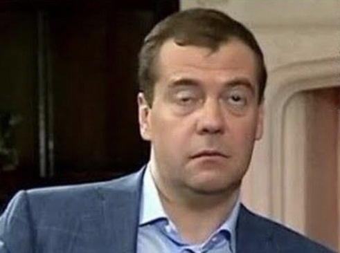 Дмитрий Медведев инкогнито проверит работу московских алкомаркетов в нерабочие дни