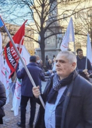 Под гимн СССР в Милане вышли на улицу в поддержку России