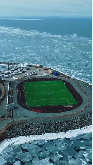 Футбол на краю света. 5 необычных стадионов