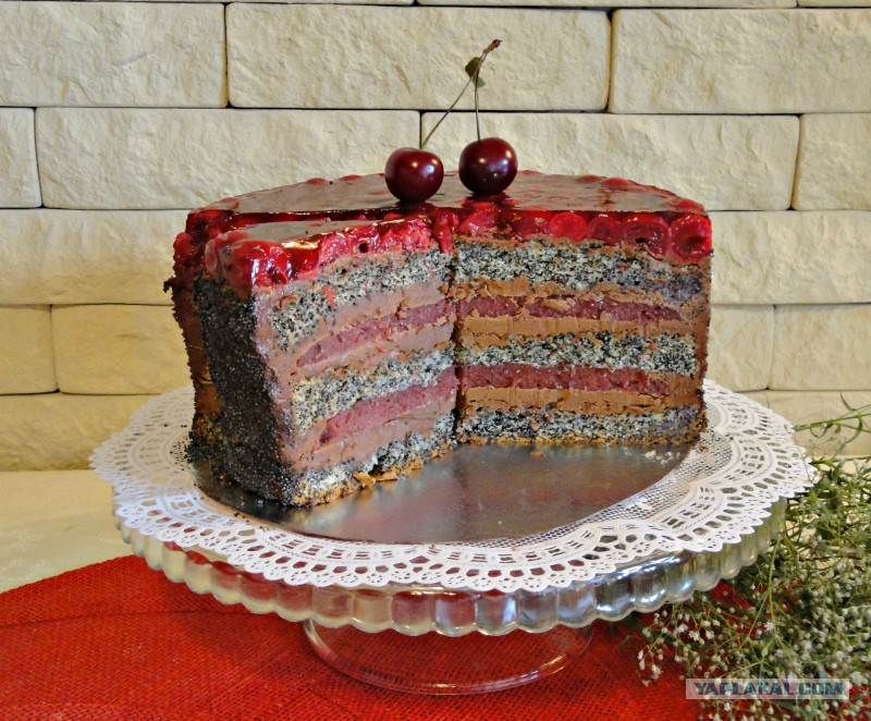 Торт с маком и вишней