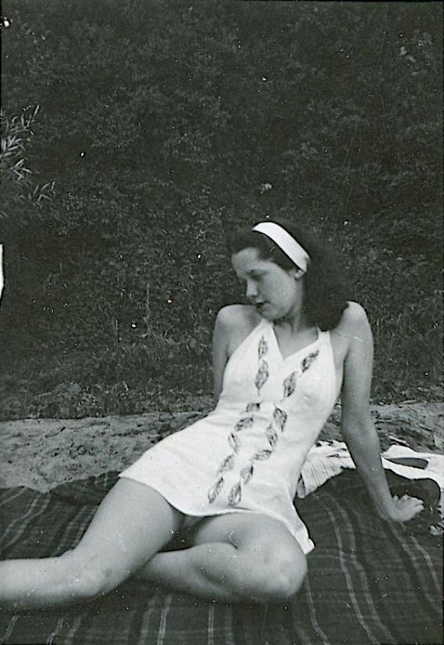 30 откровенных фотографий канадских девочек-подростков 1940-х годов