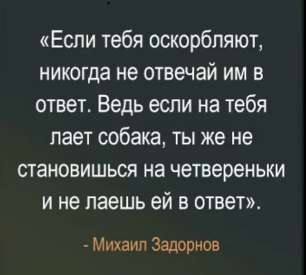 Польское посольство в Москве облили красной краской
