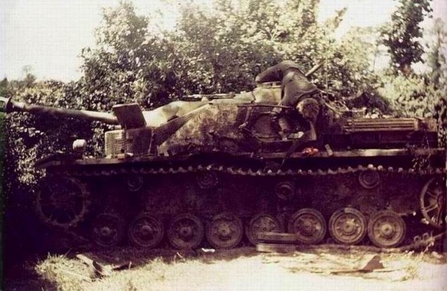 Цветные фотографии бронетехники времён Второй мировой войны