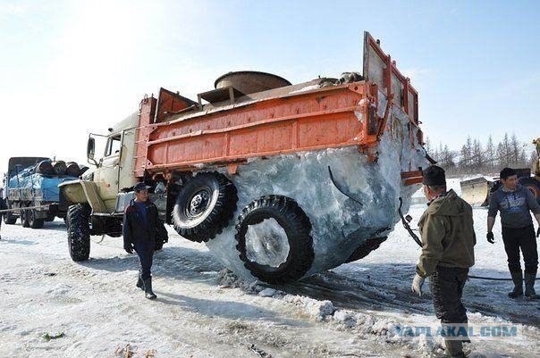 Машина потонула на зимнике