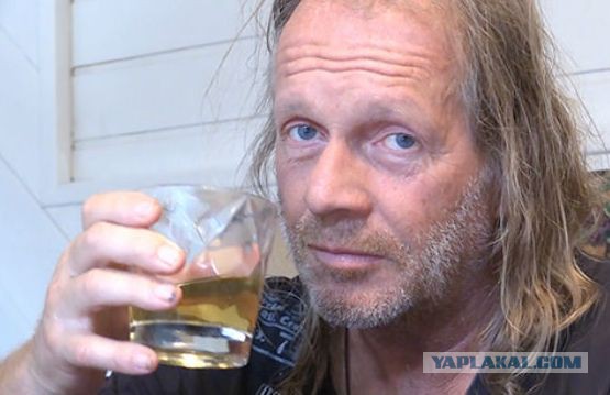 "На бровях": знаменитости, снятые папарацци в пьяном виде