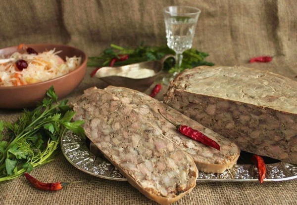 Мяса нет, сплошная соя: Роскачество назвало марки колбасы, которые не стоит брать даже со скидкой