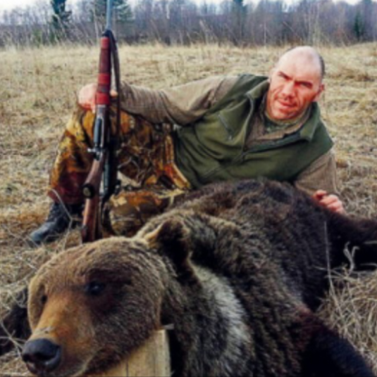 Сволочи забили медвежонка трубой