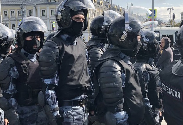 Появилось видео из диспетчерской полиции в Кемерово