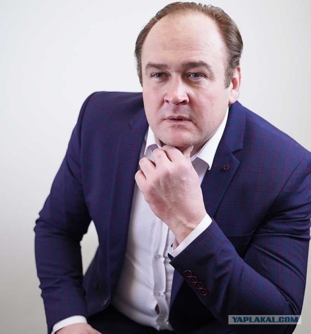 Актёра Ивана Рыжикова избил доставщик пиццы