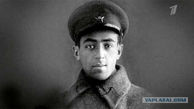 Армейские фотографии знаменитостей