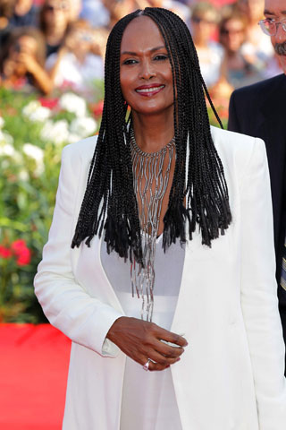 Прекрасная Пятница Зеуди Араяна съемках комедии «Синьор Робинзон» (1976).