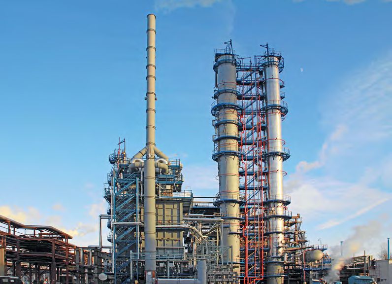 Ректификационная колонна омский нпз. Ректификационная колонна переработка нефти. Перегонка нефти ректификация крекинг. Химические колонны. Ректификационная колонна к-1 на нпз.