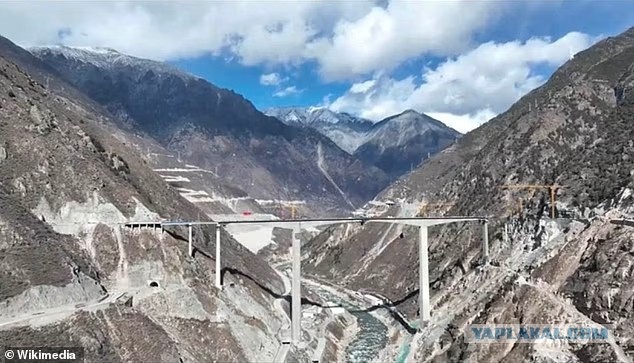 В Китае обрушился автомобильный мост Хункита