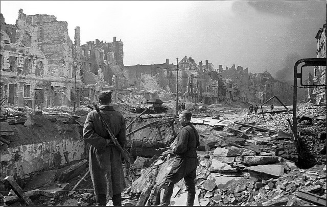 Исторические моменты Победы. Апрель-май 1945г