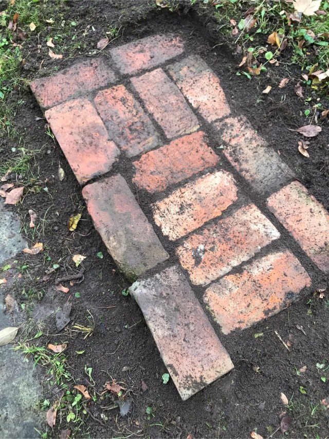 У колодца