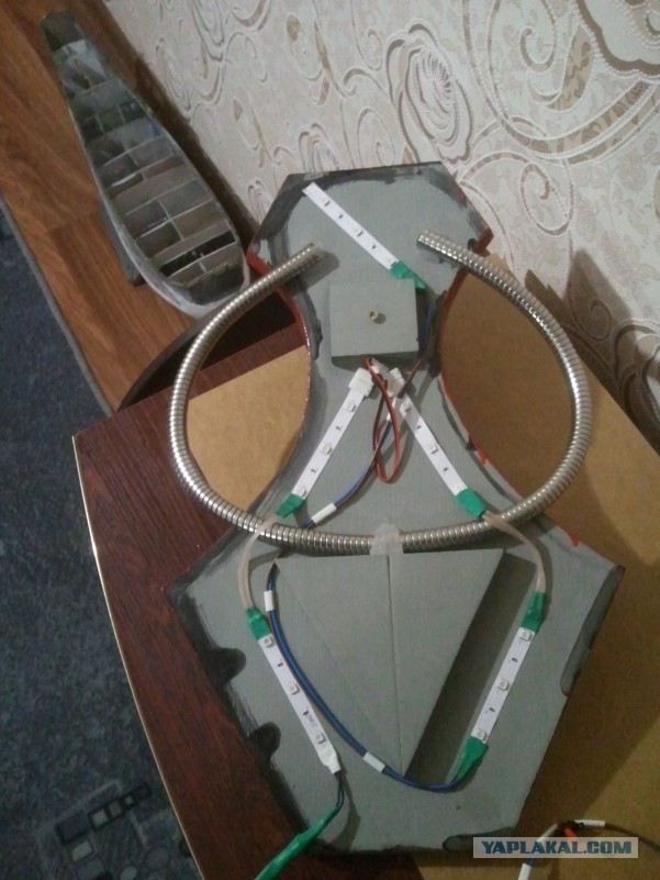 Хищник на стене