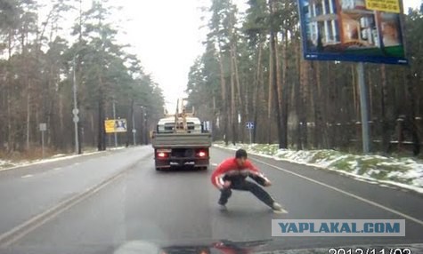 Авто фельдъегерей сбило участника движения "СтопХам" в Москве