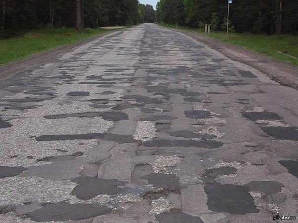 Самая федеральная трасса. На участке дороги между Петербургом и Карелией застряли в грязи 30 машин