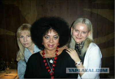 Венцеслав набирает воду в чайник