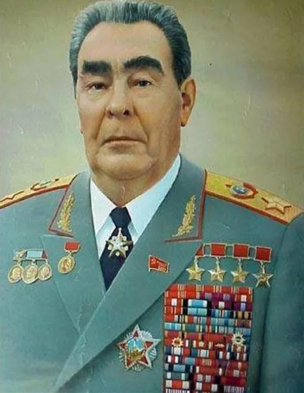 У кого какие плакаты висели на стенах раньше?