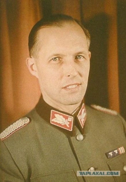 Персонажи и их реальные прототипы в фильме "Бункер" 2004 года.