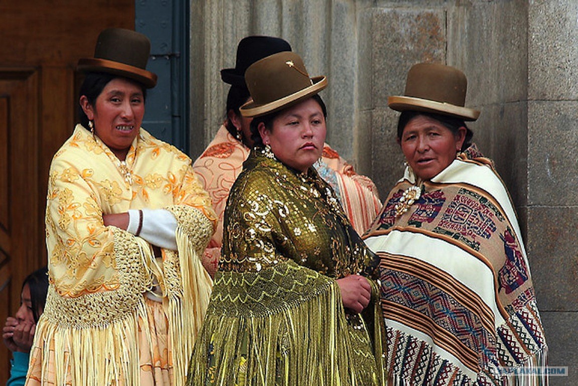 Пьяные прут жен. Река днестр в молдове. Путиловская вика волгоград. Фото девушки брюнетки в узкой улочке. Ла перла джаст прешес.