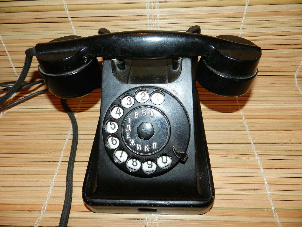 Телефон сс. Телефонный аппарат. Старый телефонный аппарат. Дисковый телефон. Советский телефон.