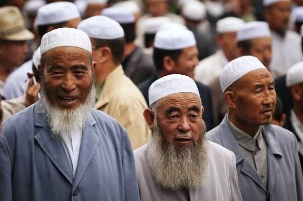 Мусульман в Китае заставили есть свинину
