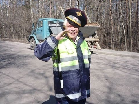 Учительница с 30-летним стажем стала дальнобойщицей и теперь водит КАМАЗ