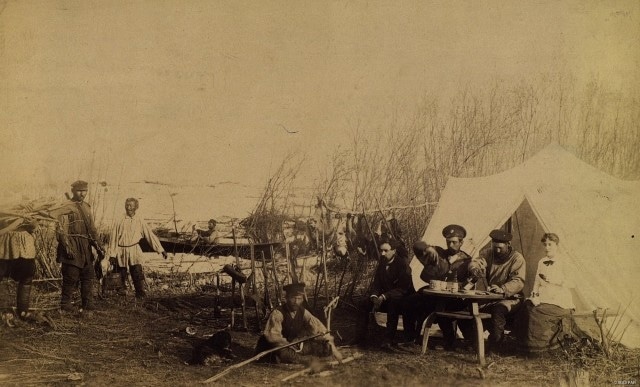 Обряды, будни и лица предков в старинных фотографиях