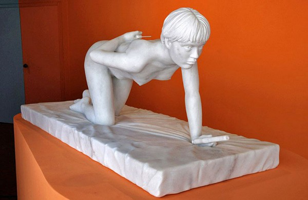 Обнаженные девушки с оружием в руках 16+