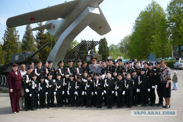 Путин предложил вернуть школьную форму