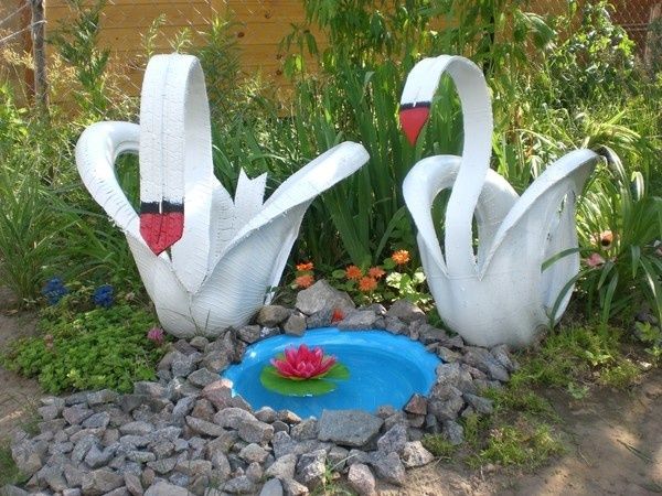 Рокарий с водоёмом на даче.