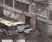 Украинские военные прячутся во дворе 52-й школы в Мариуполе