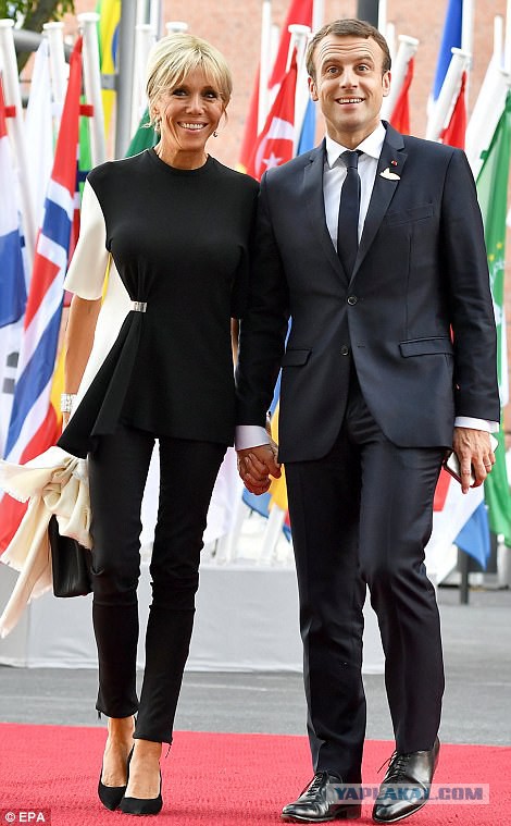На фото Мелания Трамп и Брижит Макрон