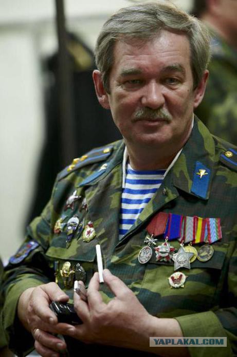 В ночь со вторника рязанские курсанты-десантники оставили свои погоны у монумента Маргелову