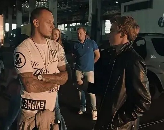сериал "Переполненная комната"
