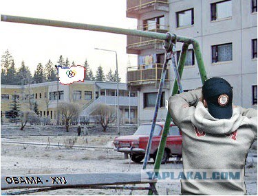 Бобслеист Джонни Куин застрял в лифте.