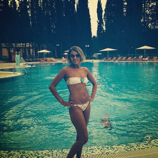 Девушки в купальниках