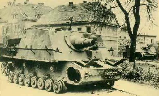 StuG III под кличкой "Гадюка", самая массовая в производстве с которой пришлось встретиться нашим дедам.