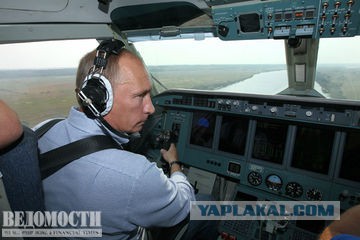 Мужик по ходу хочет сигануть с крыши...