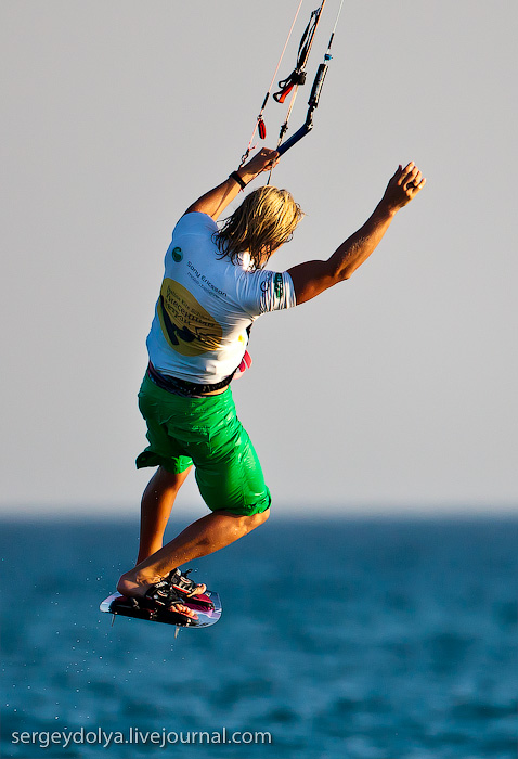 Показательные выступление чемпиона по кайтсерфингу