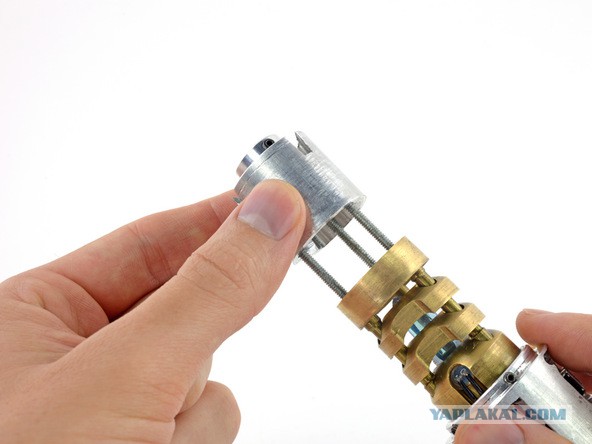 Разборка светового меча от iFixit: