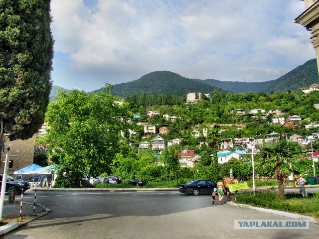 Заброшенные здания и разруха в Абхазии